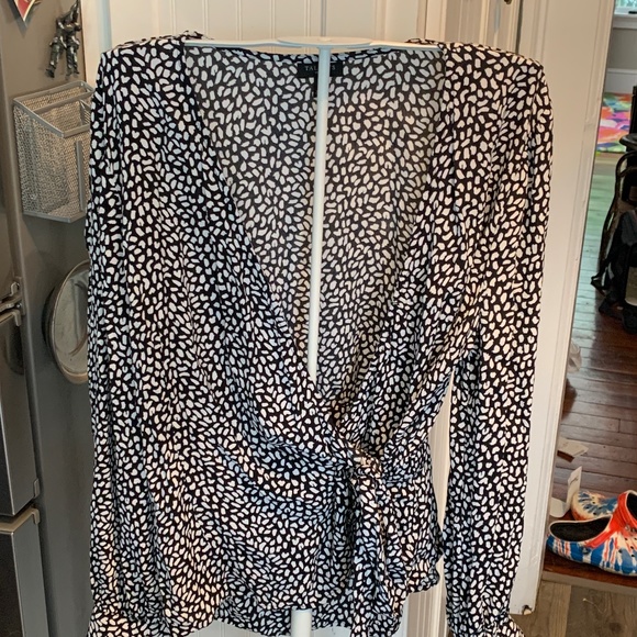 Talbots petites‎ poly wrap blouse. Worn once. Excellent cobdition - Picture 1 of 6